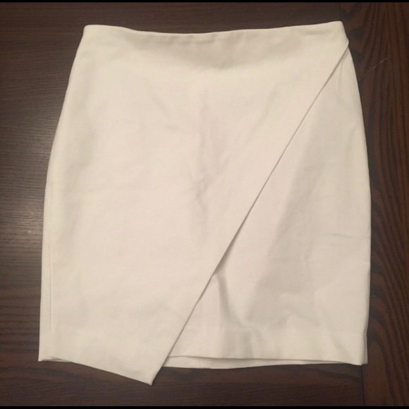 Banana Republic Dresses & Skirts - Banana republic asymmetrical white skirt size 6